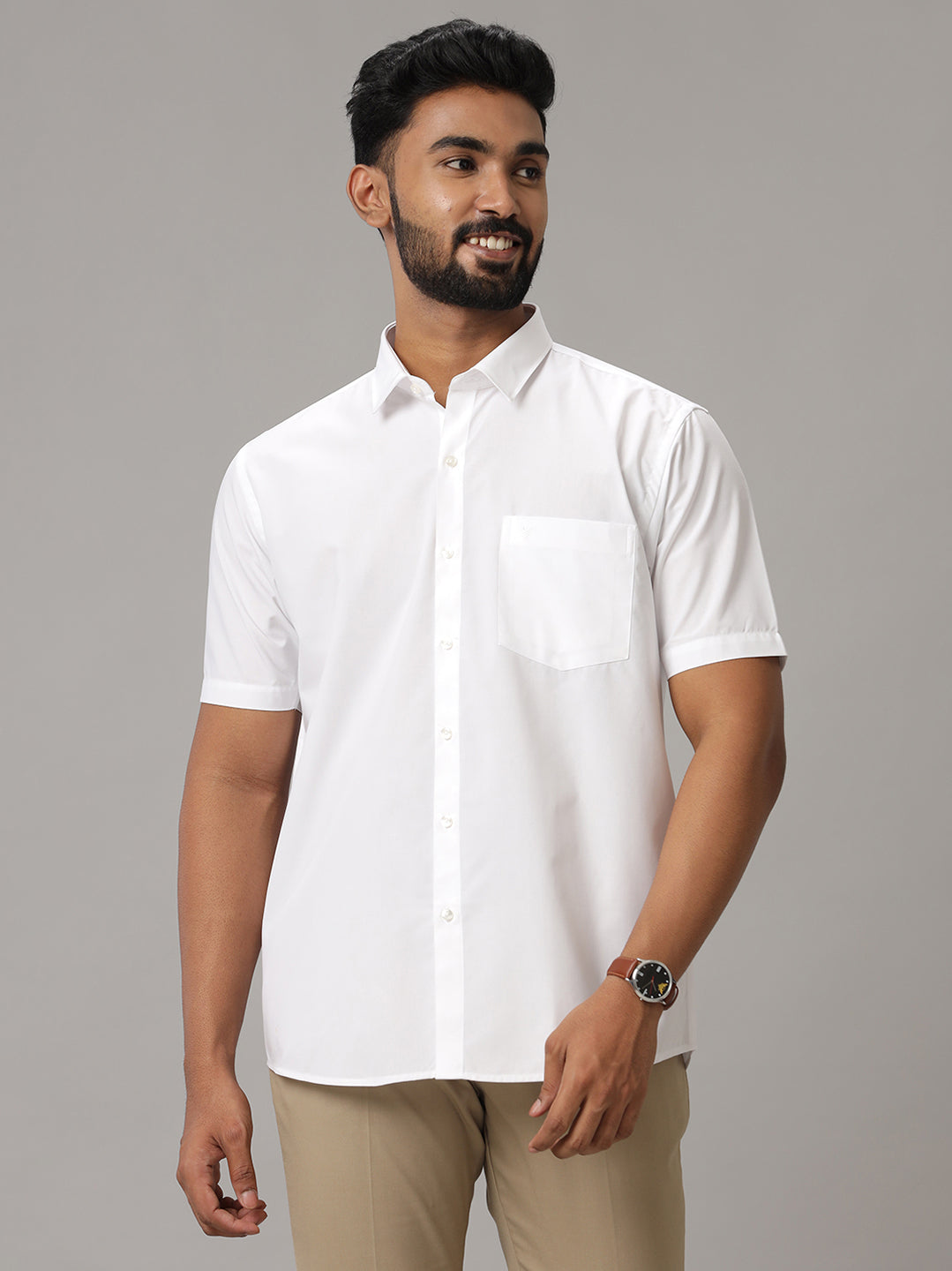 Half Sleeves Men's White Shirts of Viveagham